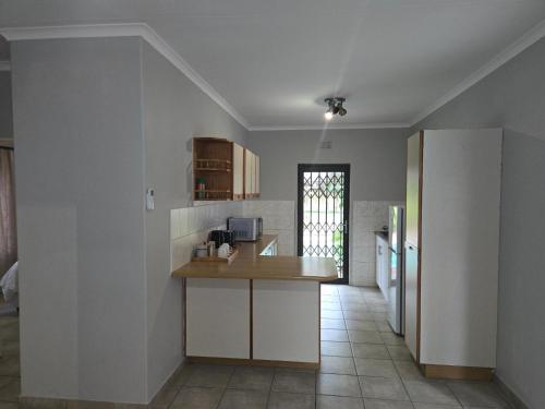 Η κουζίνα ή μικρή κουζίνα στο Happy Holiday Lodge