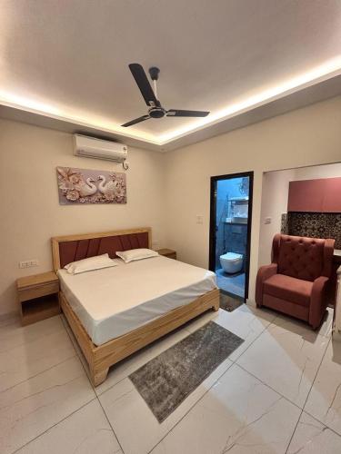 a bedroom with a bed and a ceiling fan at Joshi Homestay in Dehradun