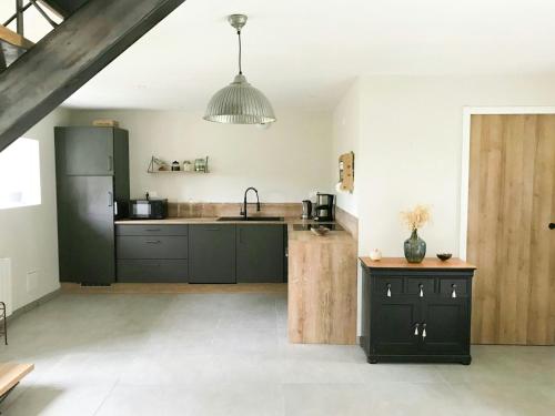 Η κουζίνα ή μικρή κουζίνα στο Country House Surrounded By Nature In Brittany