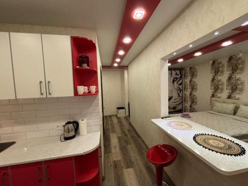 Η κουζίνα ή μικρή κουζίνα στο Квартира проспект Науки Центр