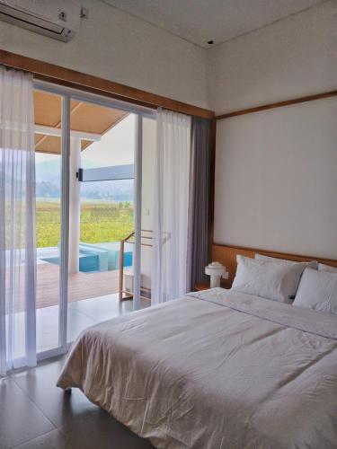 Ένα ή περισσότερα κρεβάτια σε δωμάτιο στο GAIA Lodge SALA NISCALA Yogyakarta