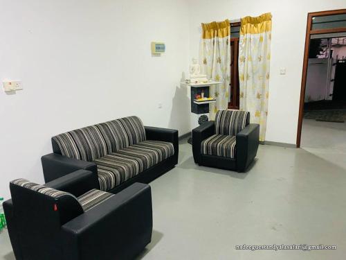 Posezení v ubytování Nadee Guest & Yala Safari