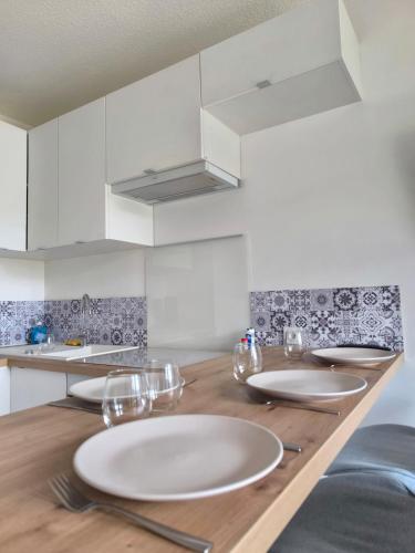 Kuchyň nebo kuchyňský kout v ubytování Appartement ensoleillé surplombant Morzine