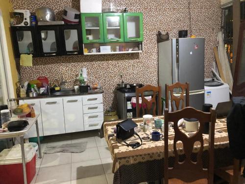 Η κουζίνα ή μικρή κουζίνα στο COP 30 suíte com sala e cozinha familiar