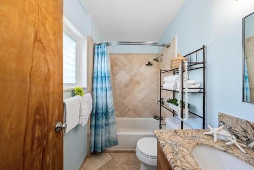 a bathroom with a tub and a toilet and a sink at Napili Ridge G16 · NR G16 Updated Napili Condo Walk to Napili Ba in Kahana