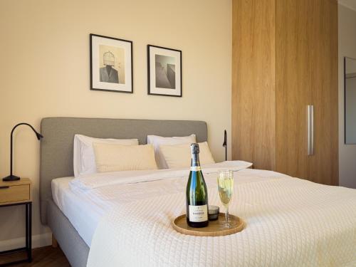 Postel nebo postele na pokoji v ubytování URBAN APARTMENTS Global Premium,10th floor No 23, Self Check-in, No deposit