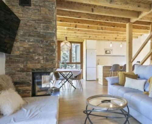 Khu vực ghế ngồi tại Eth Estel de Salardú--Casa con vistas de ensueño-Fibra Optica,5TV