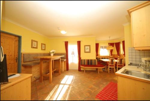 Η κουζίνα ή μικρή κουζίνα στο Zua Häusl