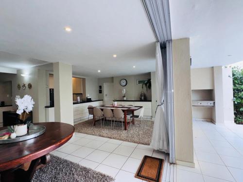 Kuchyň nebo kuchyňský kout v ubytování Olives by Agnes 31