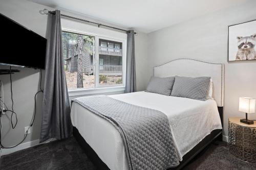 a bedroom with a bed and a window at 2 Killdeer in Sunriver