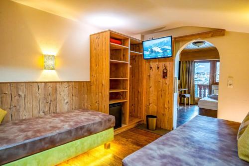 a bedroom with a bed and a tv in a room at Kirchbichlhof GmbH in Hippach