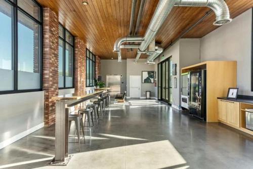 Kuchyň nebo kuchyňský kout v ubytování 1min Delta - Salt Palace - King Bed - Gym - Parking