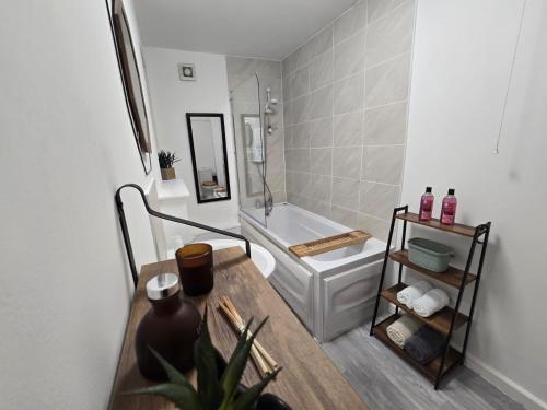 Ένα μπάνιο στο Room 2 Shared House 3 min from Stadium