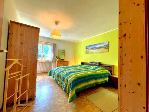 Ένα ή περισσότερα κρεβάτια σε δωμάτιο στο window on the green