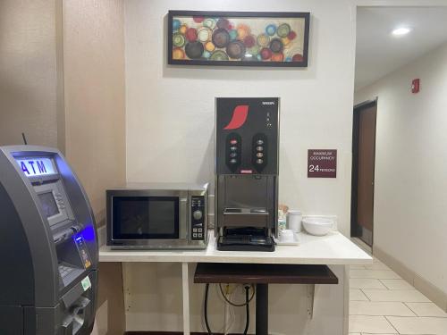 a microwave and a popcorn machine on a counter with a pay phone at Red Roof Inn Pittsburgh - McKnight Rd in Pittsburgh