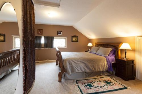 a bedroom with a bed and a window at Daisy's Place 30 day minimum in Hood River