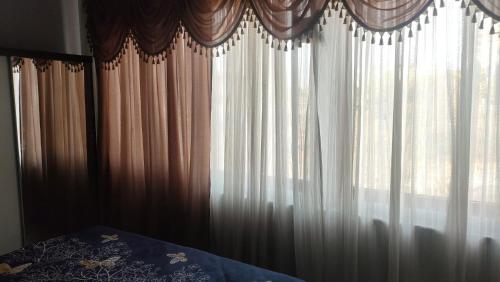 Ein Bett oder Betten in einem Zimmer der Unterkunft Carul cu Flori