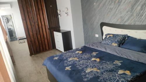 Ein Bett oder Betten in einem Zimmer der Unterkunft Carul cu Flori