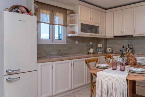 Aerie House Skiathos 2 bedroom 2 bathroom apartment with sea view