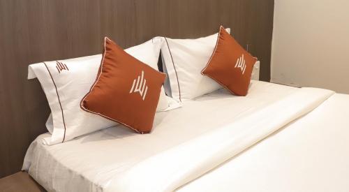 Postel nebo postele na pokoji v ubytování FabHotel Casa Royal Residency