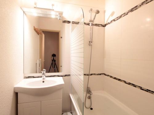 Ένα μπάνιο στο Studio Cabine 5 pers avec Balcon - Résidence Sagittaire, Flaine Forêt - FR-1-687-43