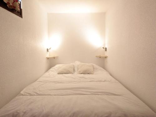 Ένα ή περισσότερα κρεβάτια σε δωμάτιο στο Studio Cabine 5 pers avec Balcon - Résidence Sagittaire, Flaine Forêt - FR-1-687-43