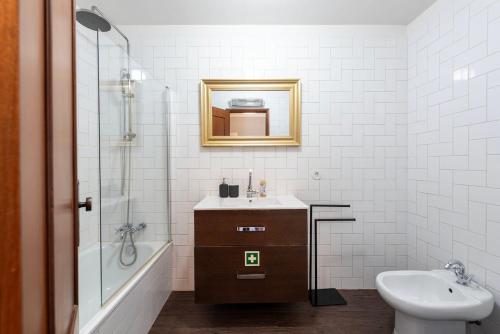 Koupelna v ubytování NEW! The Porto Wine Cellars Penthouse