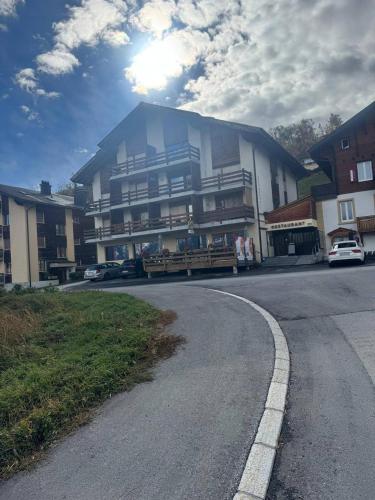 a building on the side of a road at Apartaments Eischoll in Arni Alp