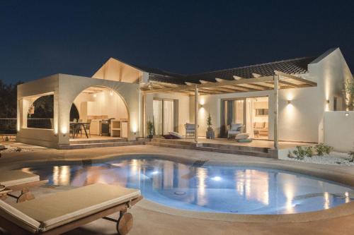 Nono's Fioro Premium Houses, By TK Property Managementの敷地内または近くにあるプール