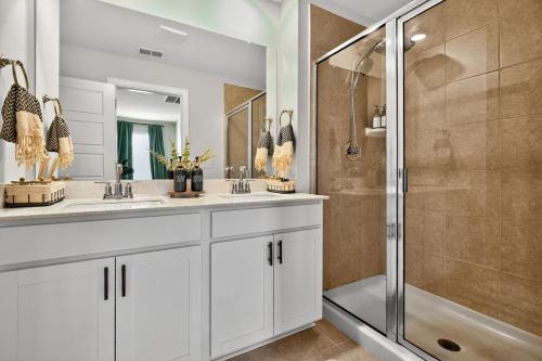 Ένα μπάνιο στο Upscale Greenville Getaway 10 Mins 2 Falls Park