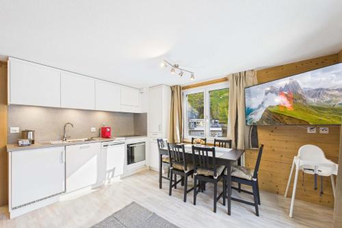 Η κουζίνα ή μικρή κουζίνα στο Vacation rental in Saas-Grund ideal for families