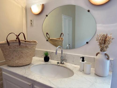 a bathroom with a sink and a mirror at Domaine de Cassan in Lafare