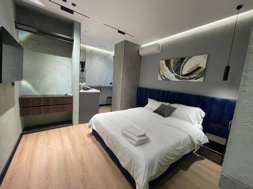 JT Tirana Studios - Green