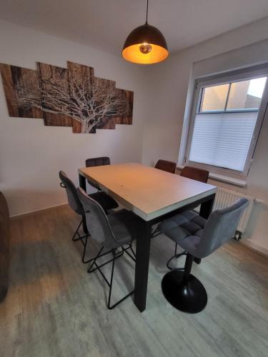 a dining room with a table and chairs at Ferienwohnung NR1 in Großräschen