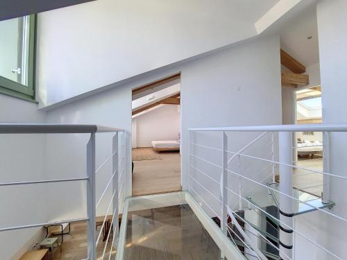 Nestor&Jeeves - NICE TO MEET YOU - Top floor - Central