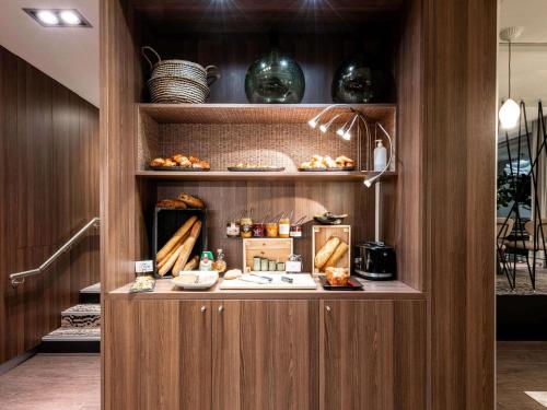 Kuchyň nebo kuchyňský kout v ubytování Mercure Grenoble Meylan