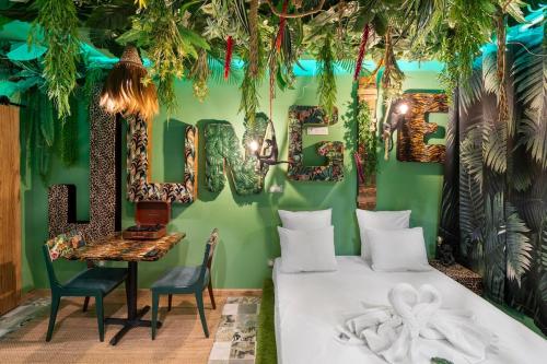 a room with a bed and a sign that reads hotel at Jungle & Sauna in Chaville