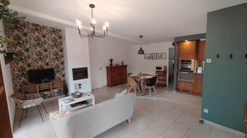 Η κουζίνα ή μικρή κουζίνα στο Calme et lumineux - Proche Zoo de Beauval et Châteaux de la Loire