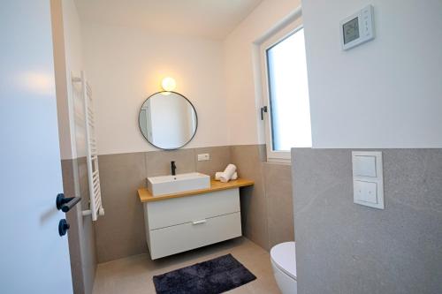 Ένα μπάνιο στο Naturns Apartment Mountain Suite