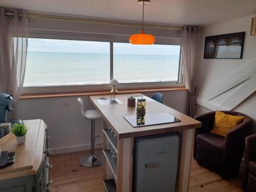 a room with a desk and a large window at L'ANEDA Vue sur mer - COCCONING 2 Personnes - 3ème étage in Mers-les-Bains