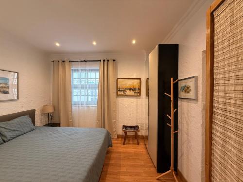 a bedroom with a bed and a window at TreeStudio Apartment in Setúbal