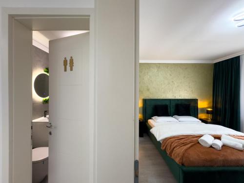 Postel nebo postele na pokoji v ubytování S&S Apartment 1 bedroom with balcony and garden free Parking at location 2 spaces