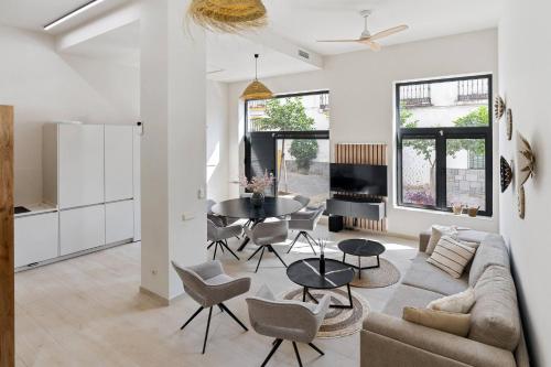 Perfect Getaway Steps from the Beach and Old Town