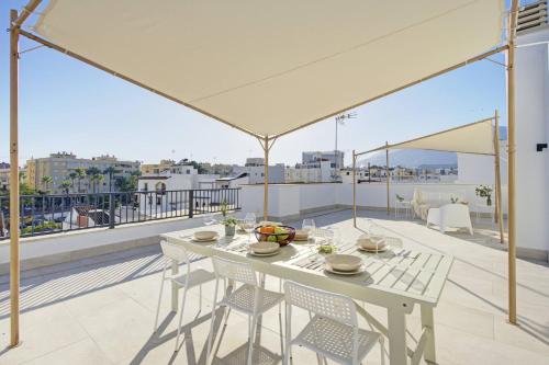 Incredible Terrace, Sea Views, Great Location