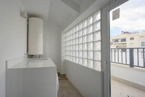 Incredible Terrace, Sea Views, Great Location