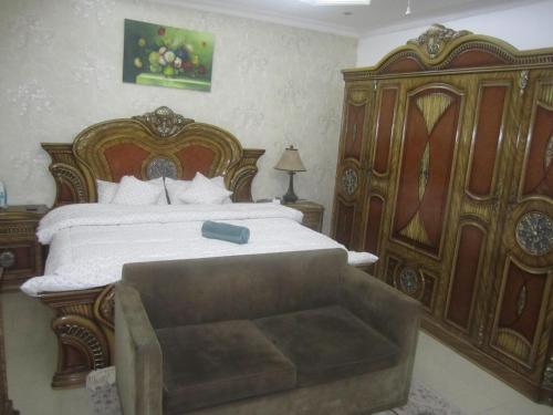 Postel nebo postele na pokoji v ubytování العين الهيلي مصباح بيت 5