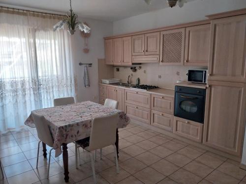 Cuisine ou kitchenette dans l'établissement appartamento dei pioppi