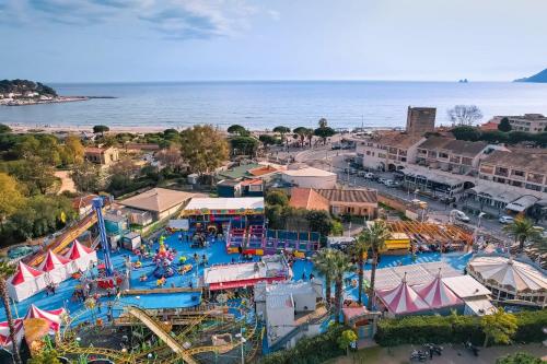 Swimmingpoolen hos eller tæt på studios les sablettes/la seyne sur mer
