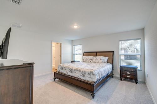 En eller flere senge i et værelse på 3 Mi to SummerGlen Golf Club Ocala Getaway!