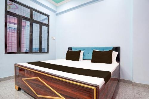 Ένα ή περισσότερα κρεβάτια σε δωμάτιο στο Hotel O Om Sai Garden